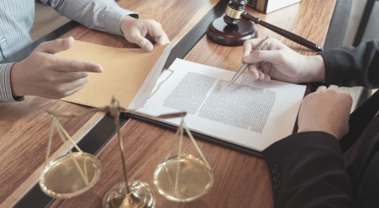 Jak poprawnie złożyć skargę do UODO na niewłaściwe przetwarzanie danych osobowych i jakie są tego konsekwencje?